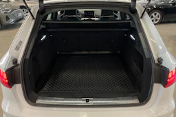 valkoinen Audi A4 2021 kuva 28.
