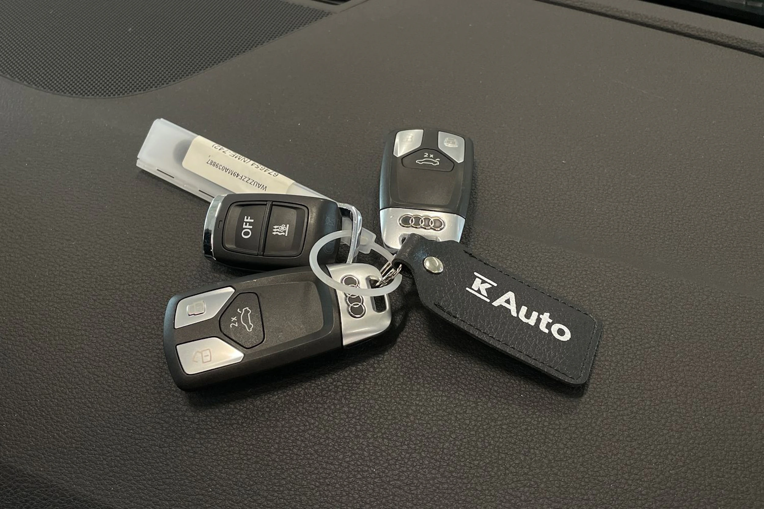 valkoinen Audi A4 2021 kuva 32.