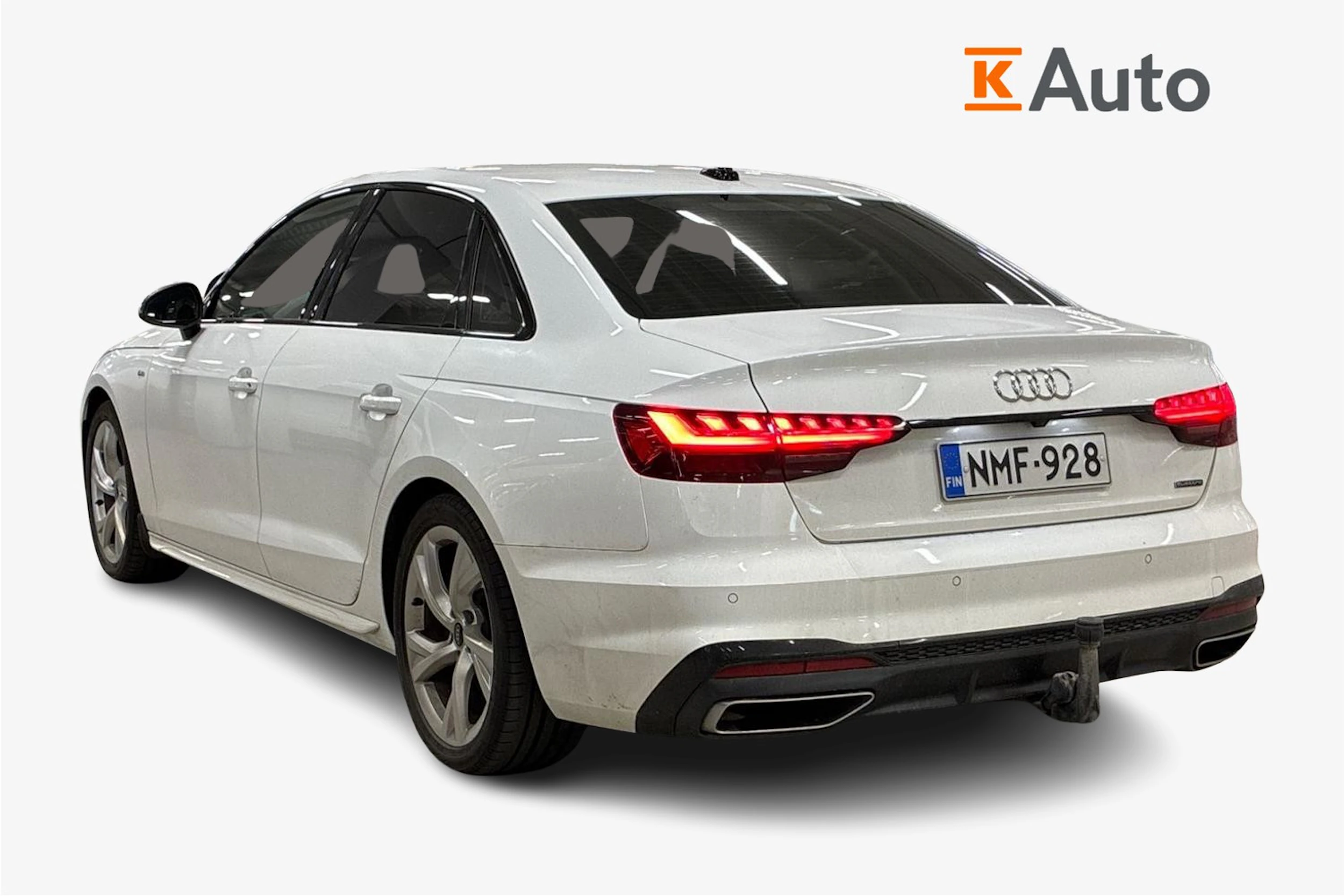 valkoinen Audi A4 2021 kuva 2.