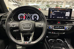 valkoinen Audi A4 2021 kuva 5.