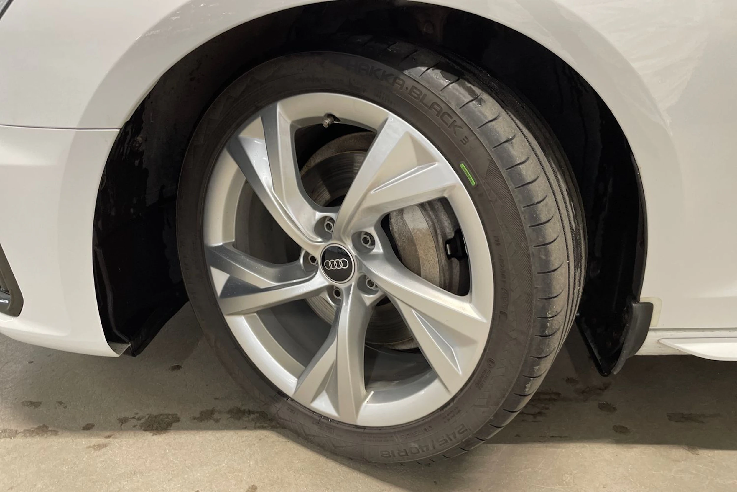valkoinen Audi A4 2021 kuva 10.