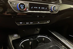 valkoinen Audi A4 2021 kuva 22.