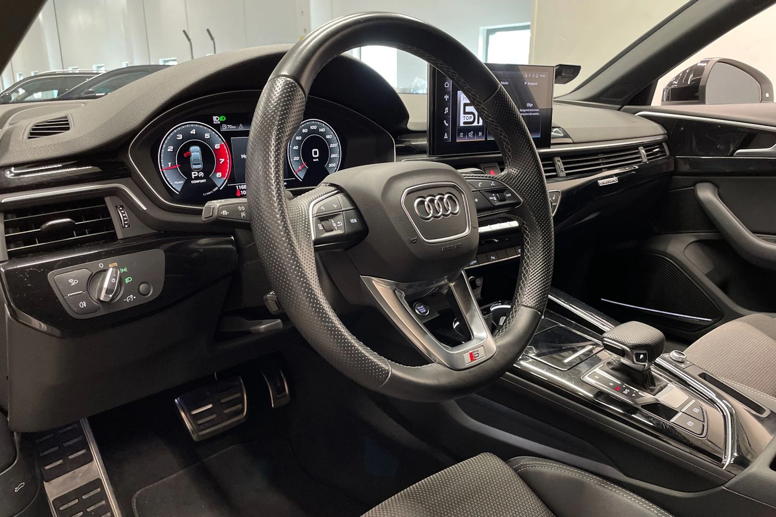 valkoinen Audi A4 2021 kuva 28.