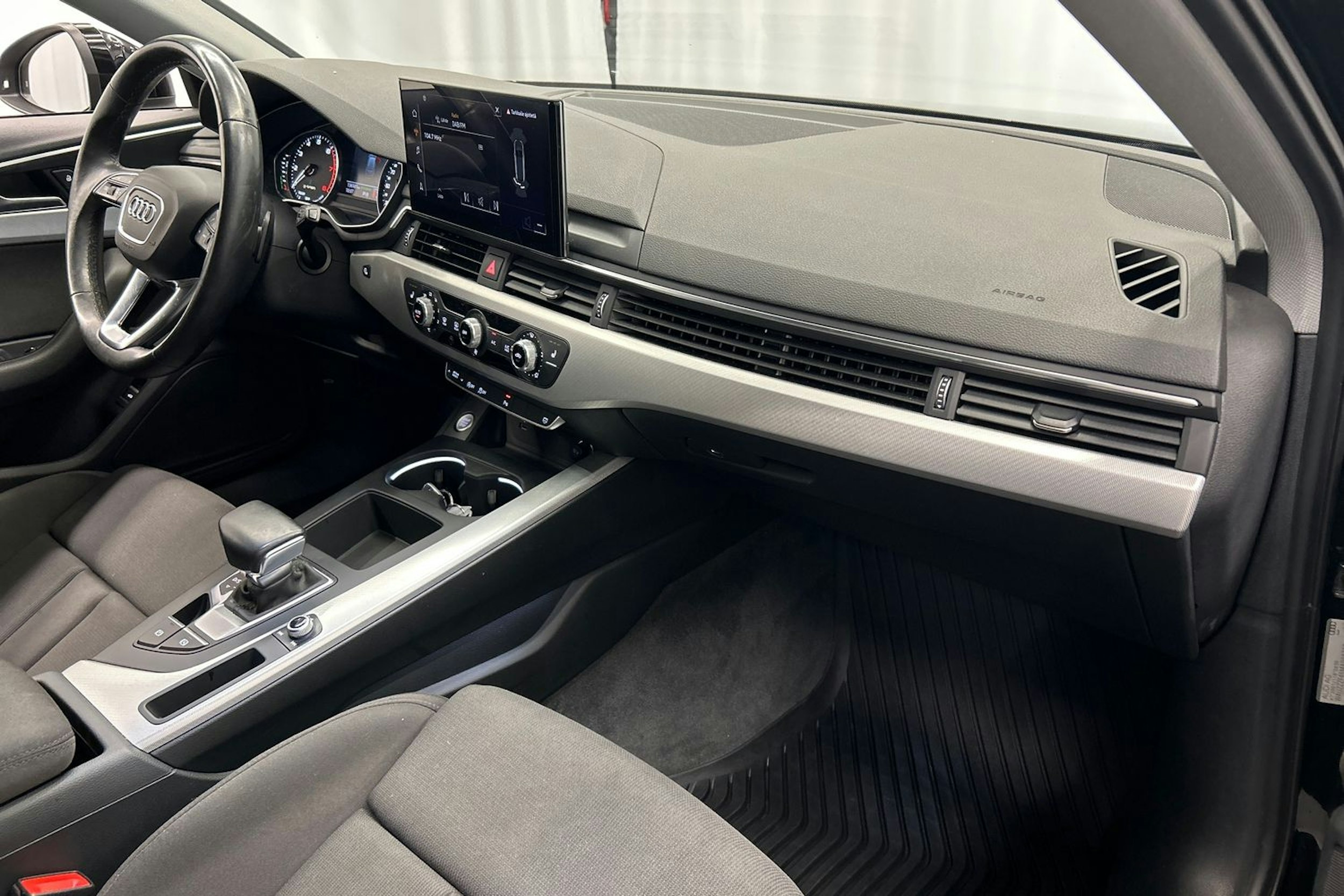 musta Audi A4 2021 kuva 15.