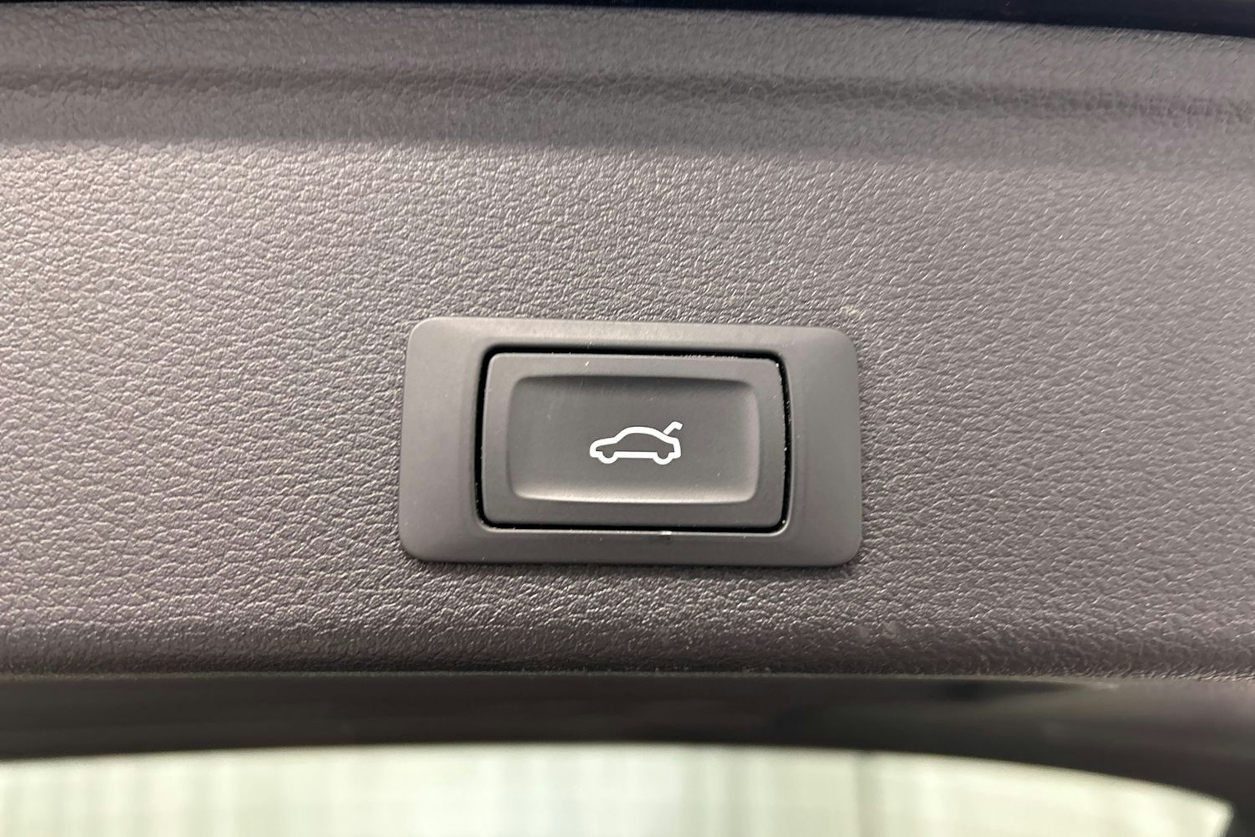 musta Audi A4 2021 kuva 17.