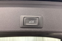 musta Audi A4 2021 kuva 17.