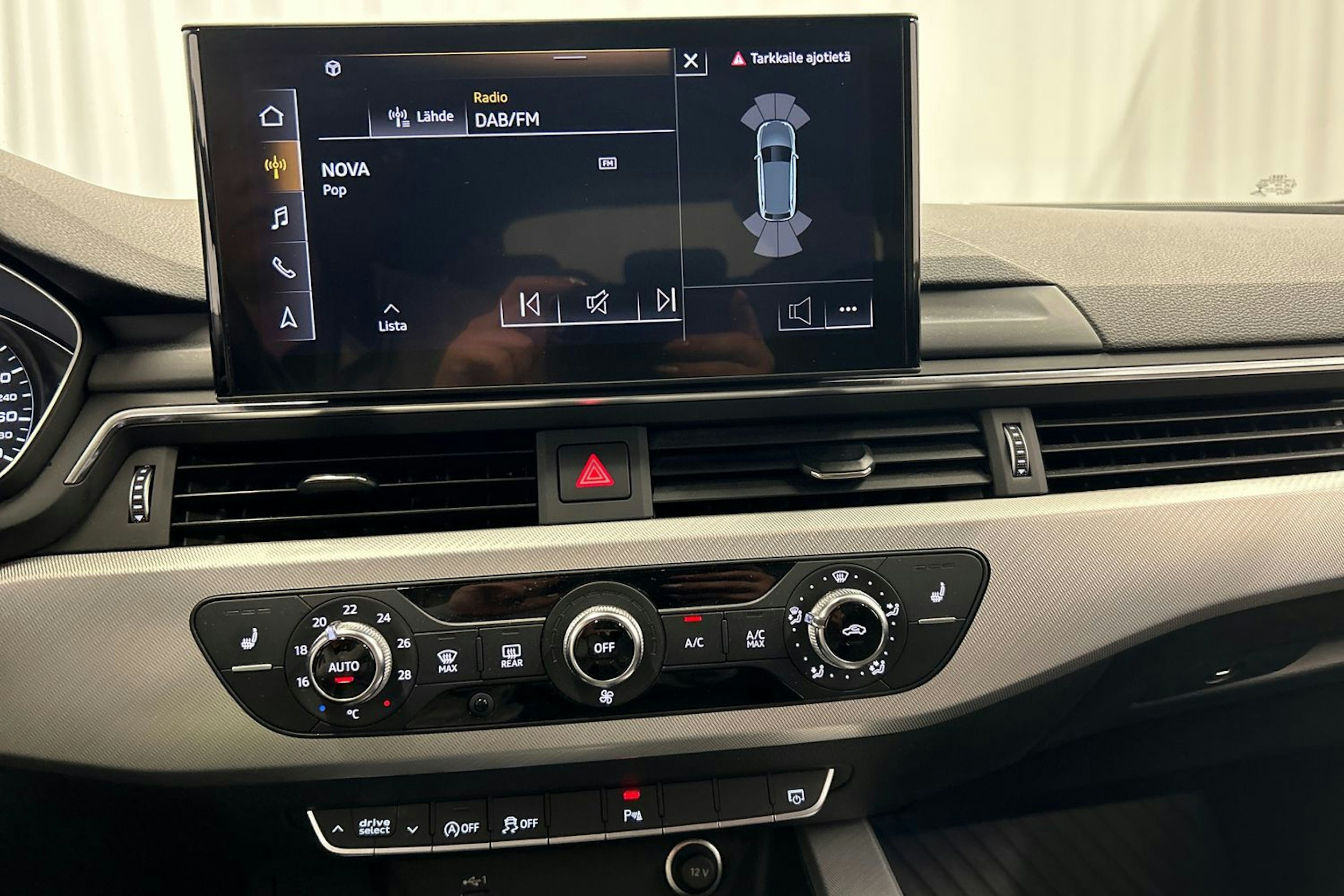 musta Audi A4 2021 kuva 24.