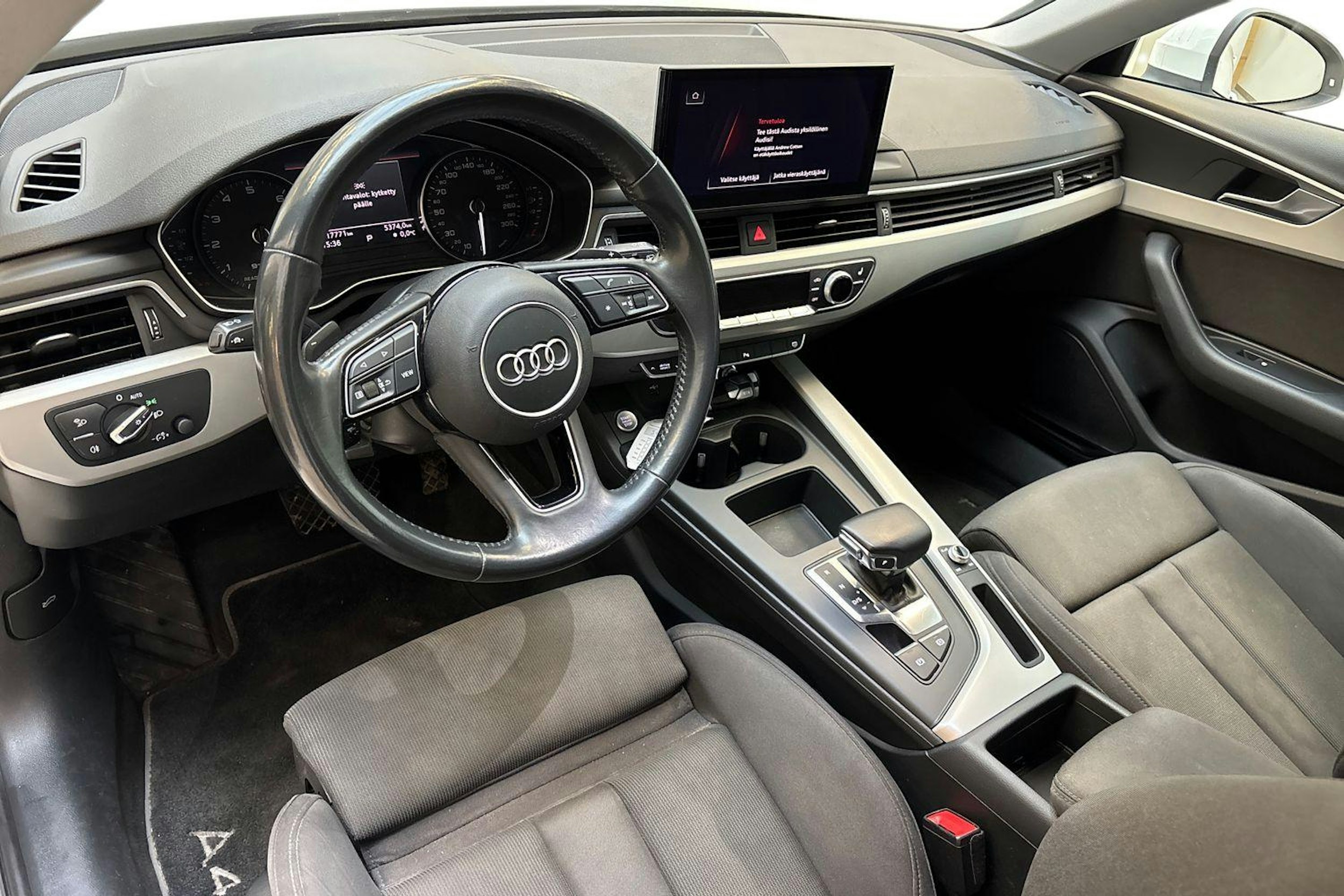 valkoinen Audi A4 2021 kuva 7.