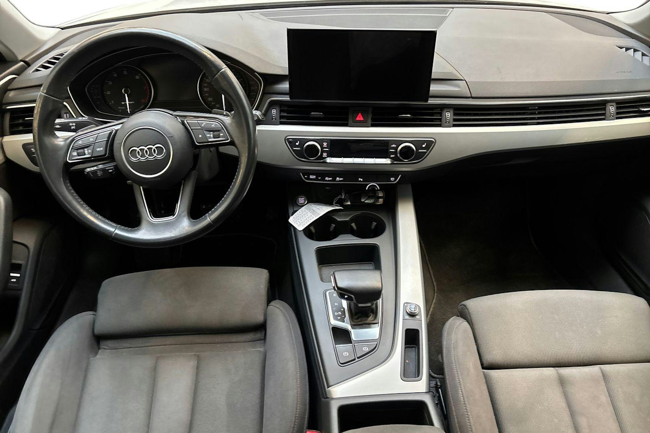 valkoinen Audi A4 2021 kuva 9.