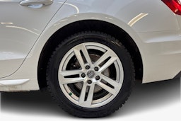 valkoinen Audi A4 2021 kuva 11.