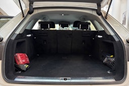 valkoinen Audi A4 2021 kuva 15.