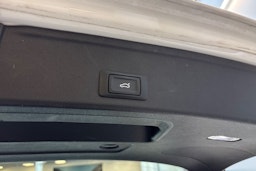 valkoinen Audi A4 2021 kuva 16.