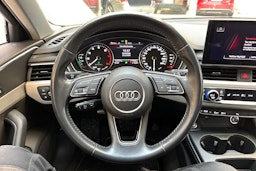 valkoinen Audi A4 2021 kuva 18.