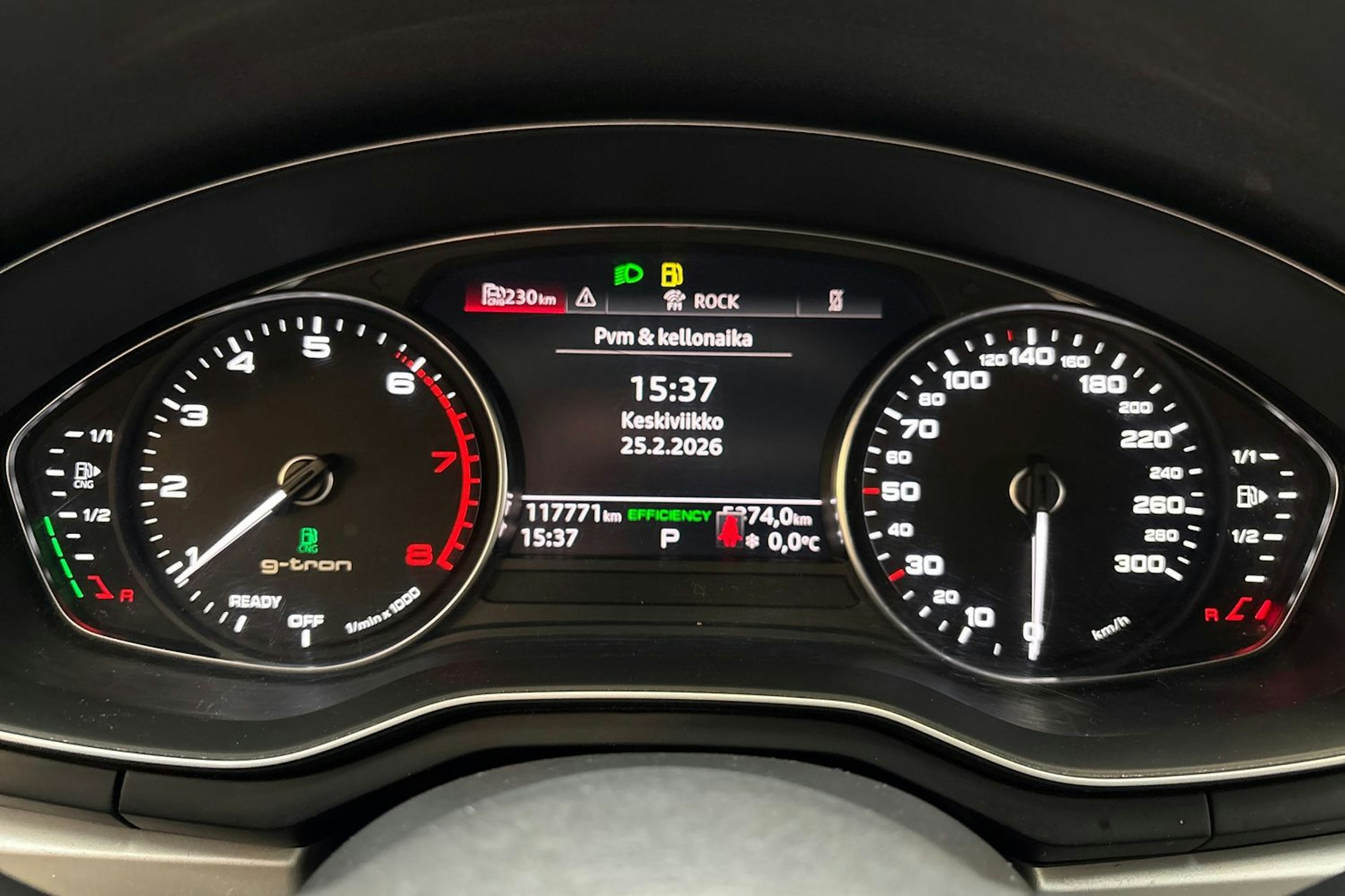 valkoinen Audi A4 2021 kuva 19.