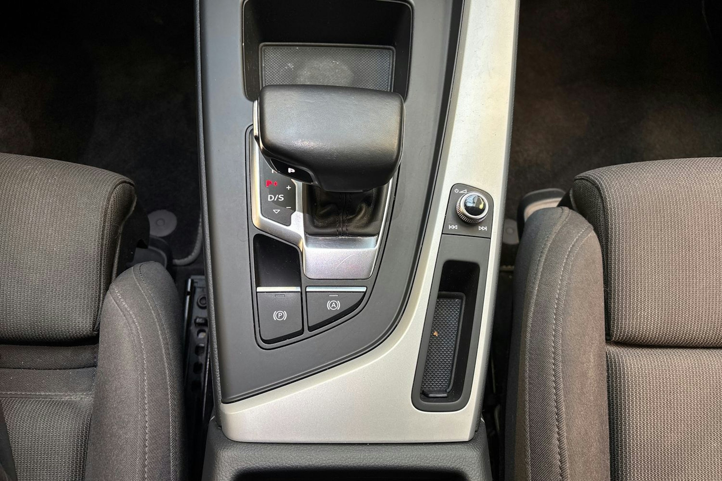 valkoinen Audi A4 2021 kuva 23.