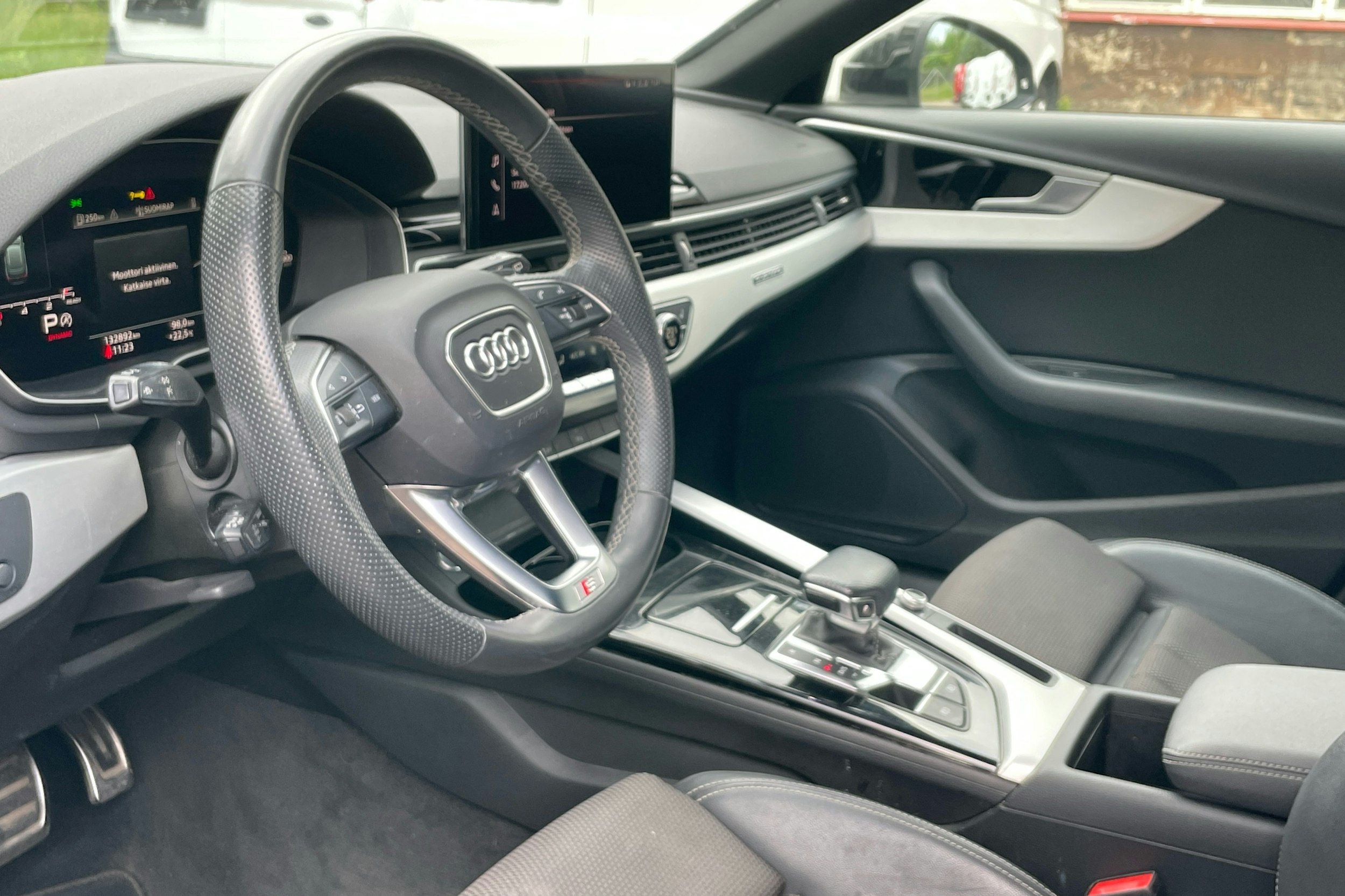 musta Audi A4 2021 kuva 3.