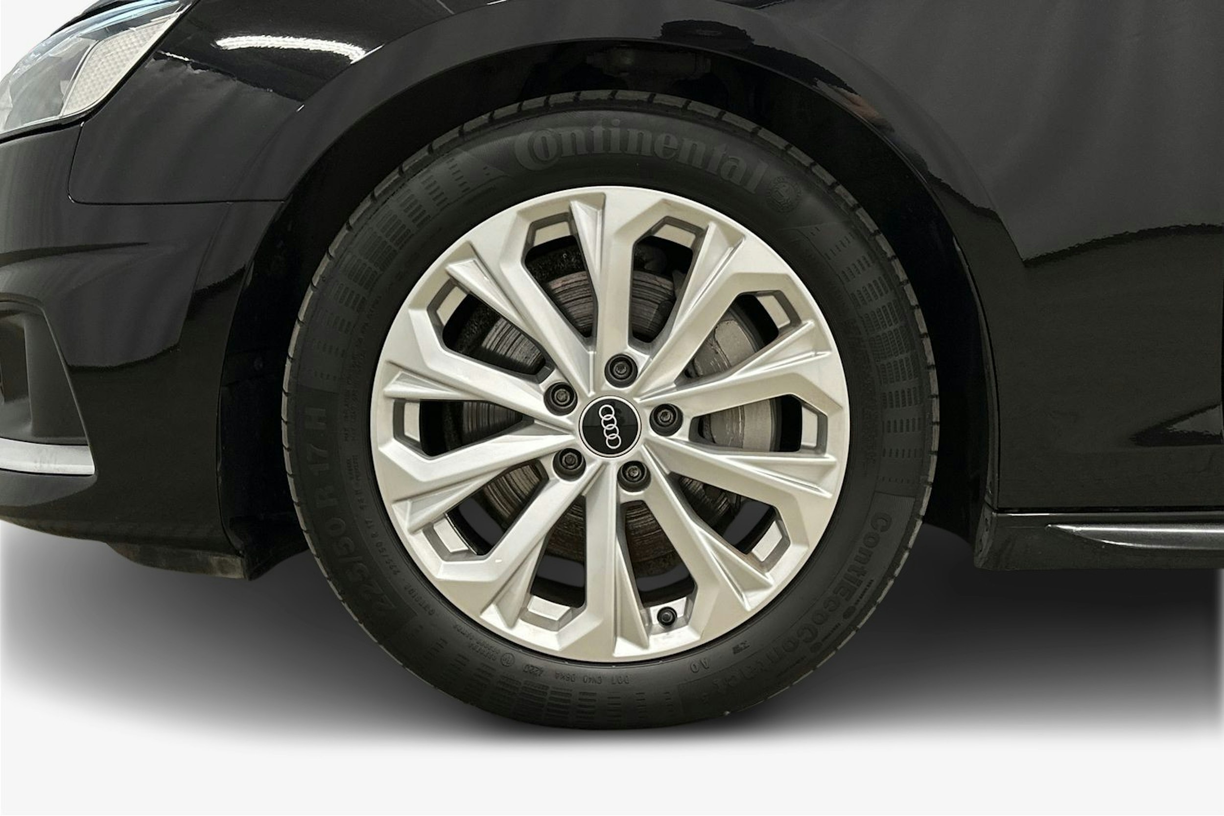 musta Audi A4 2021 kuva 11.