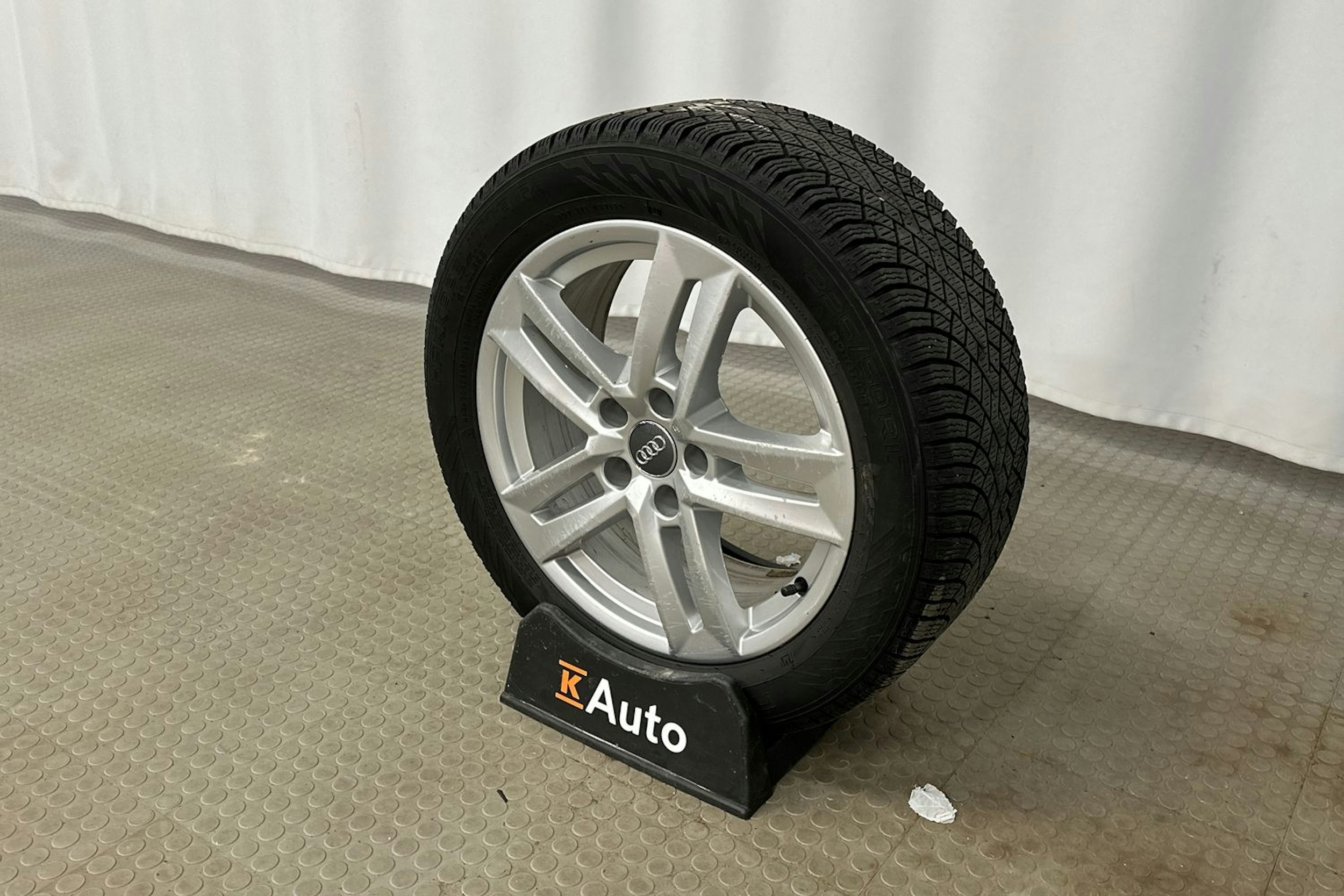 musta Audi A4 2021 kuva 13.