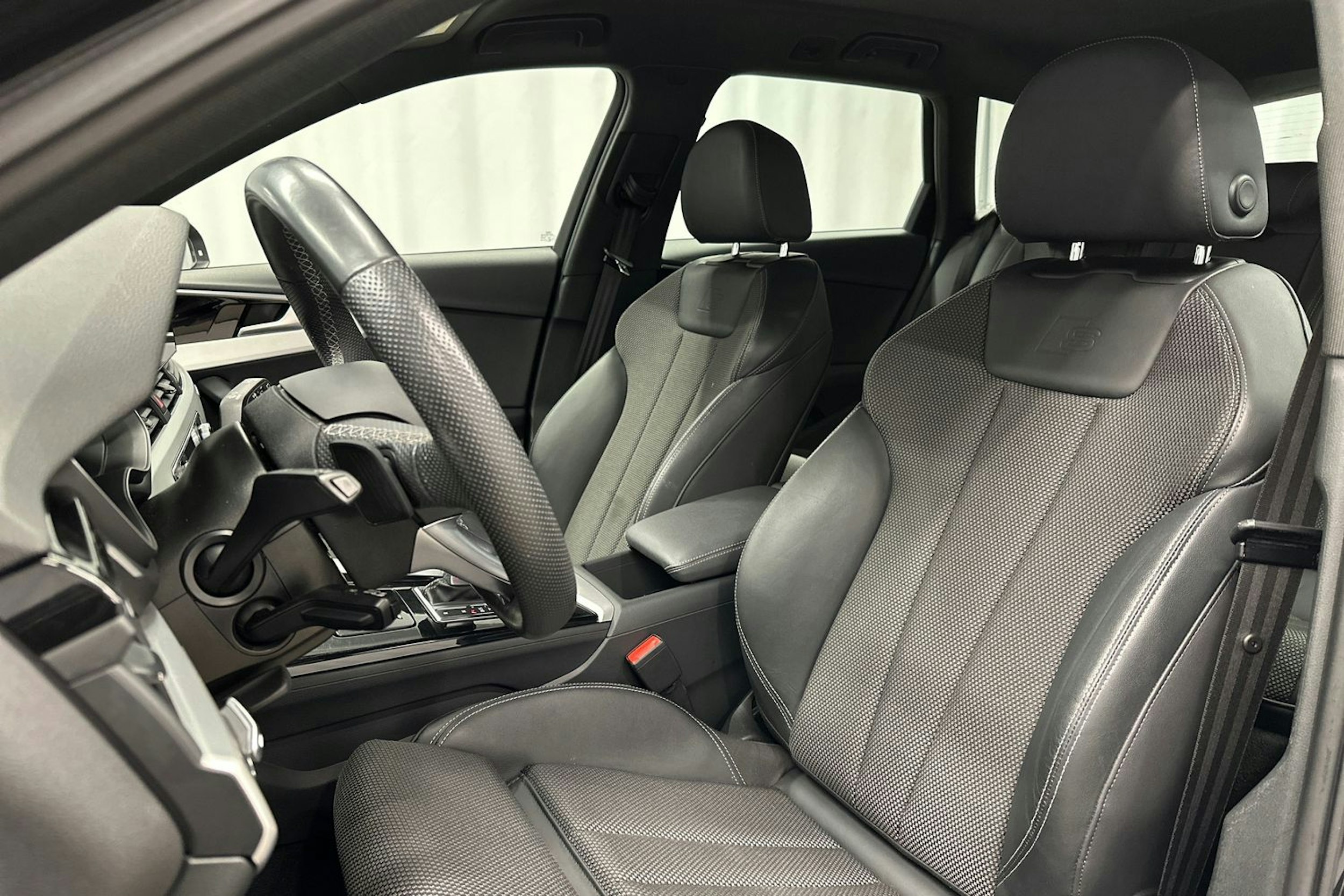 musta Audi A4 2021 kuva 19.