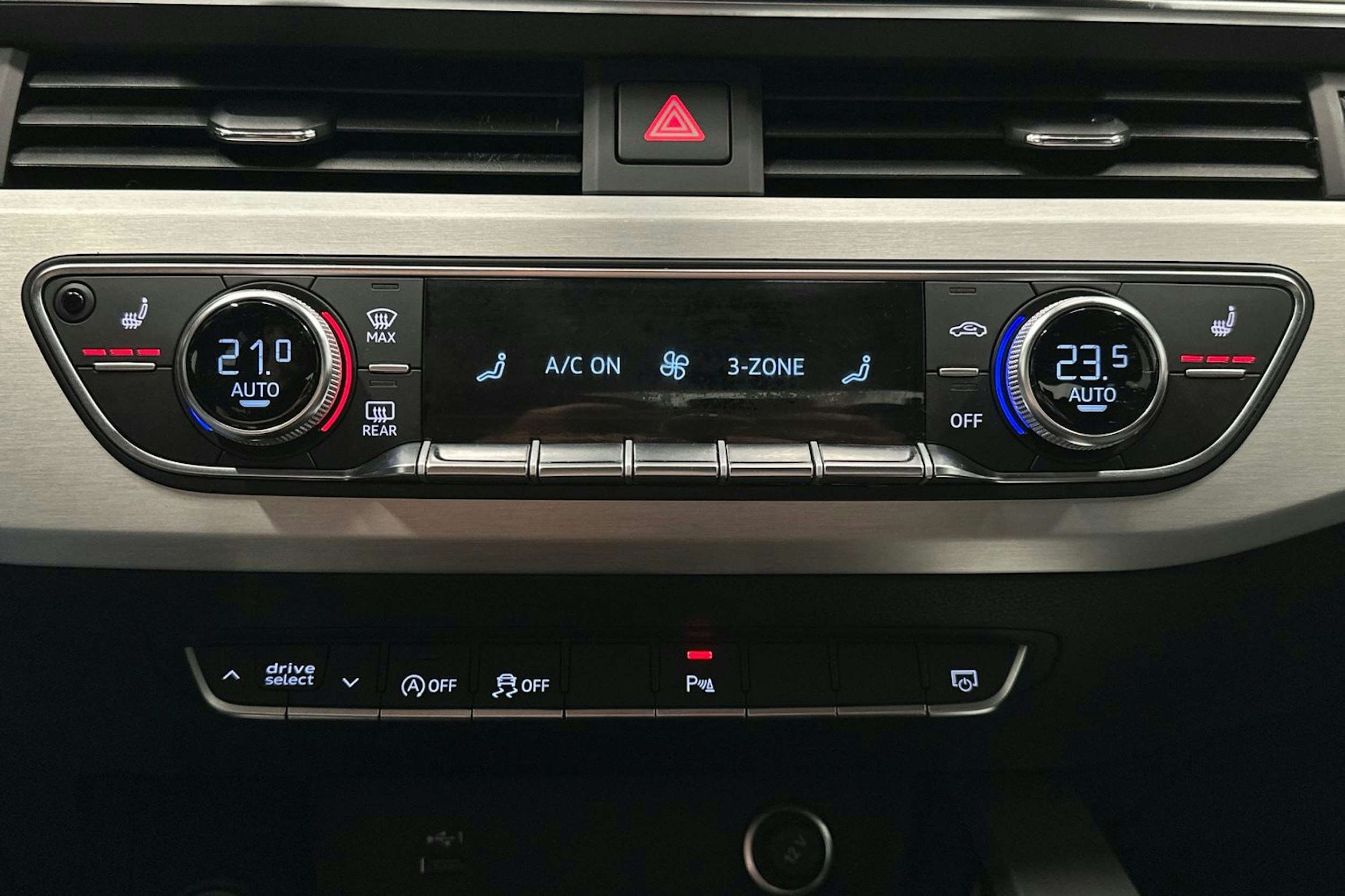 musta Audi A4 2021 kuva 32.
