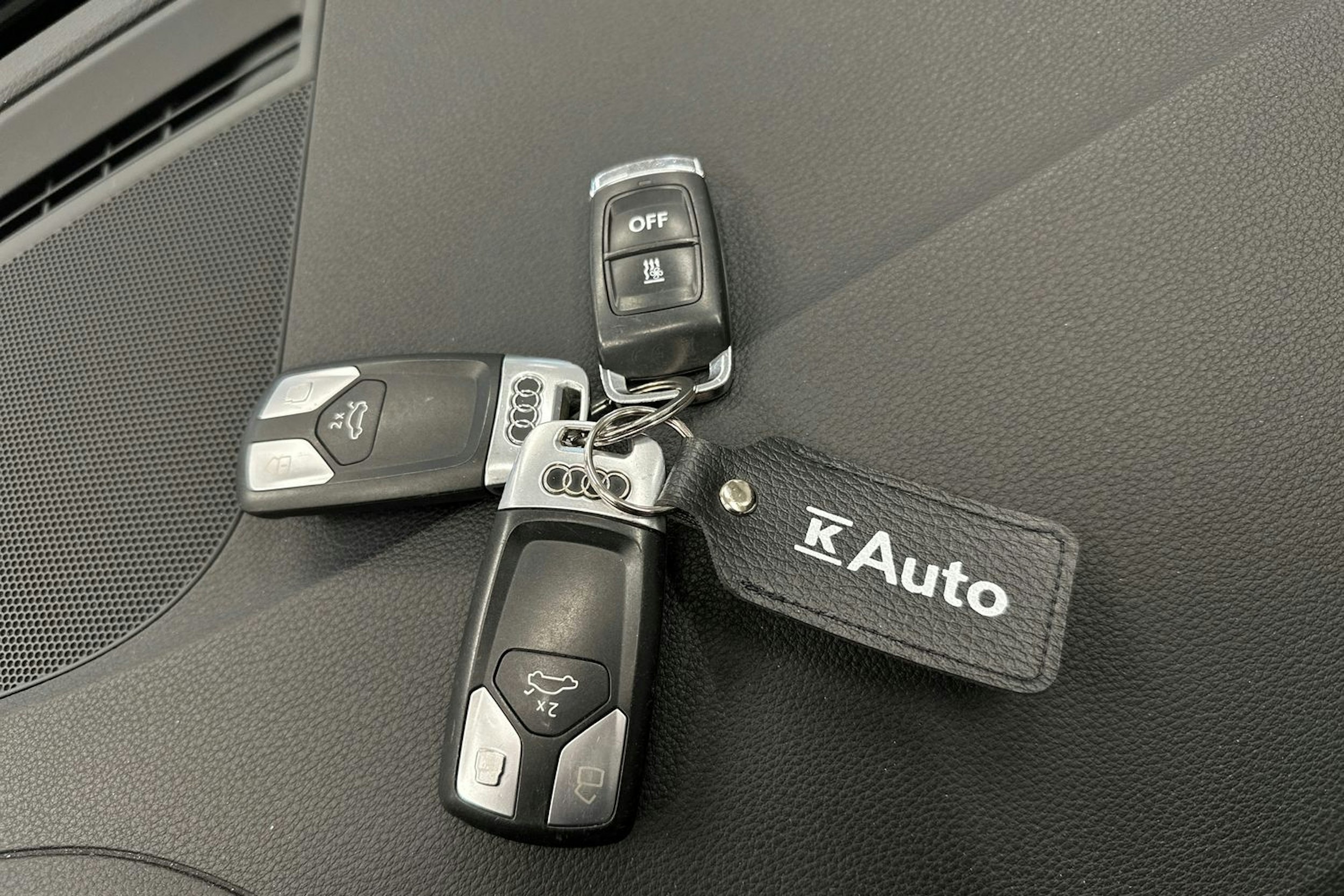 musta Audi A4 2021 kuva 33.