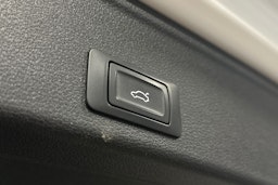 valkoinen Audi A4 2021 kuva 15.