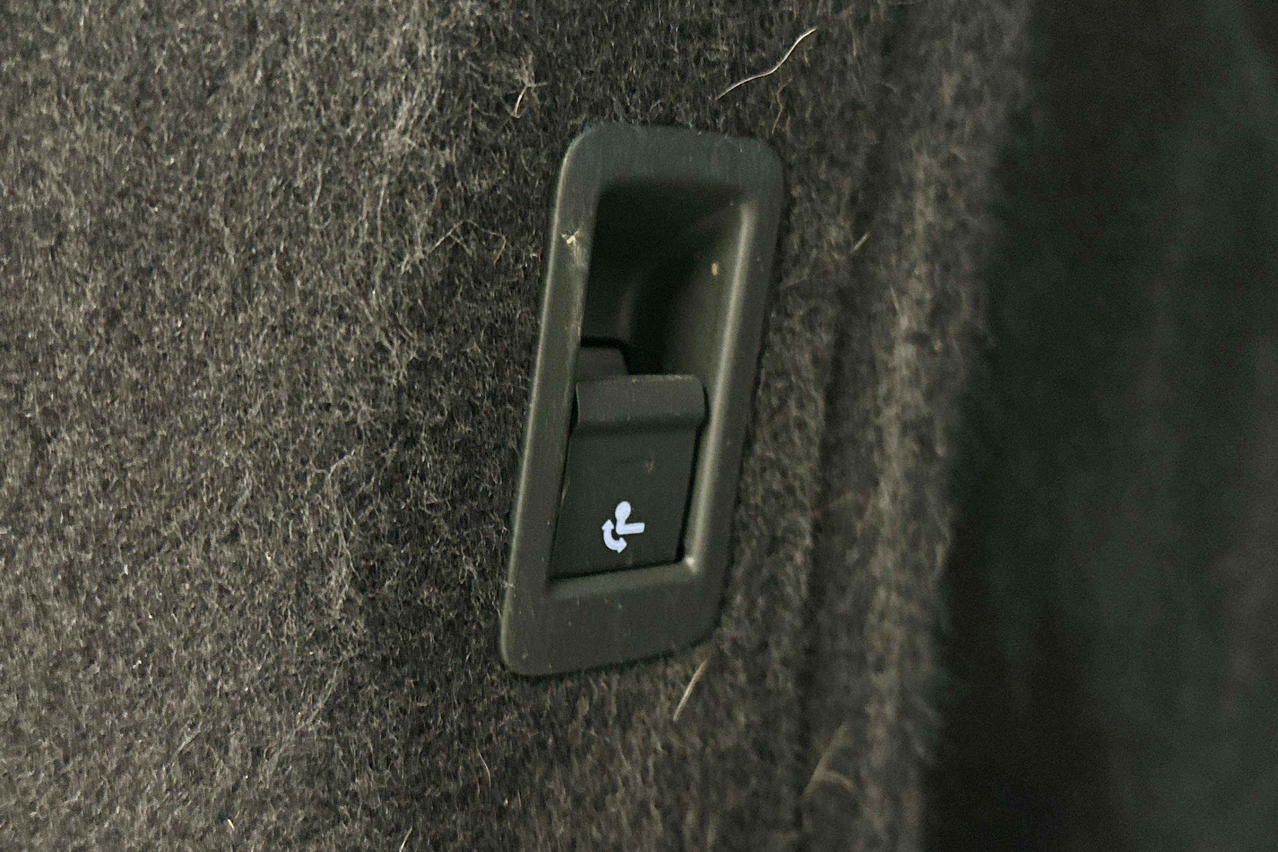 valkoinen Audi A4 2021 kuva 16.