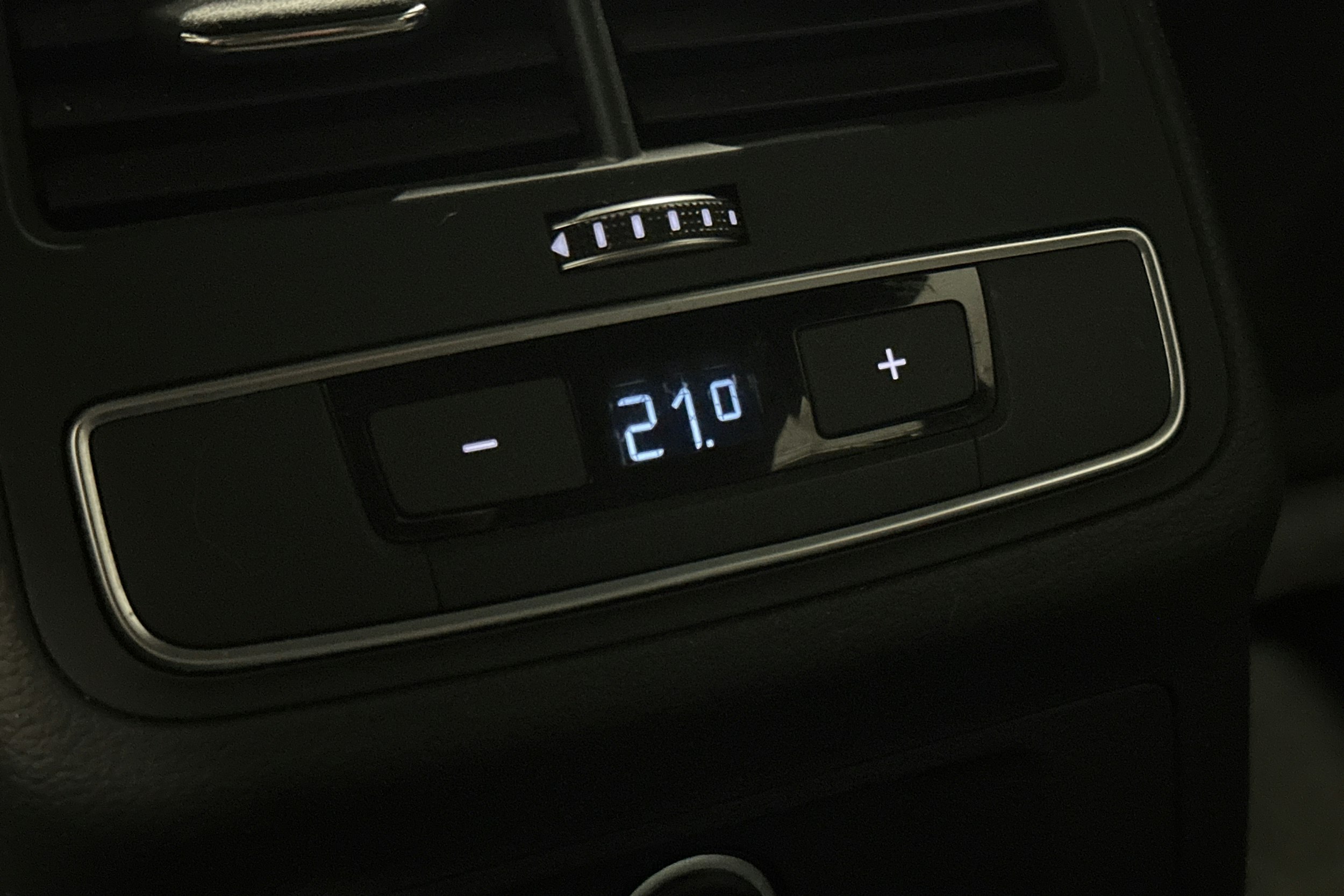 valkoinen Audi A4 2021 kuva 17.