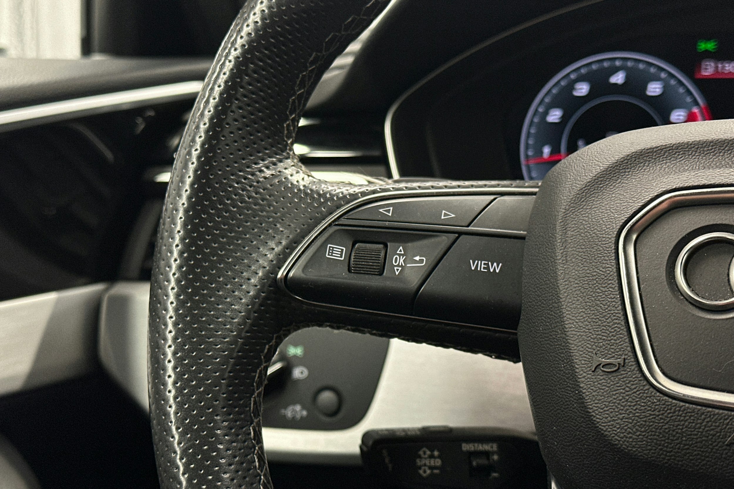 valkoinen Audi A4 2021 kuva 20.