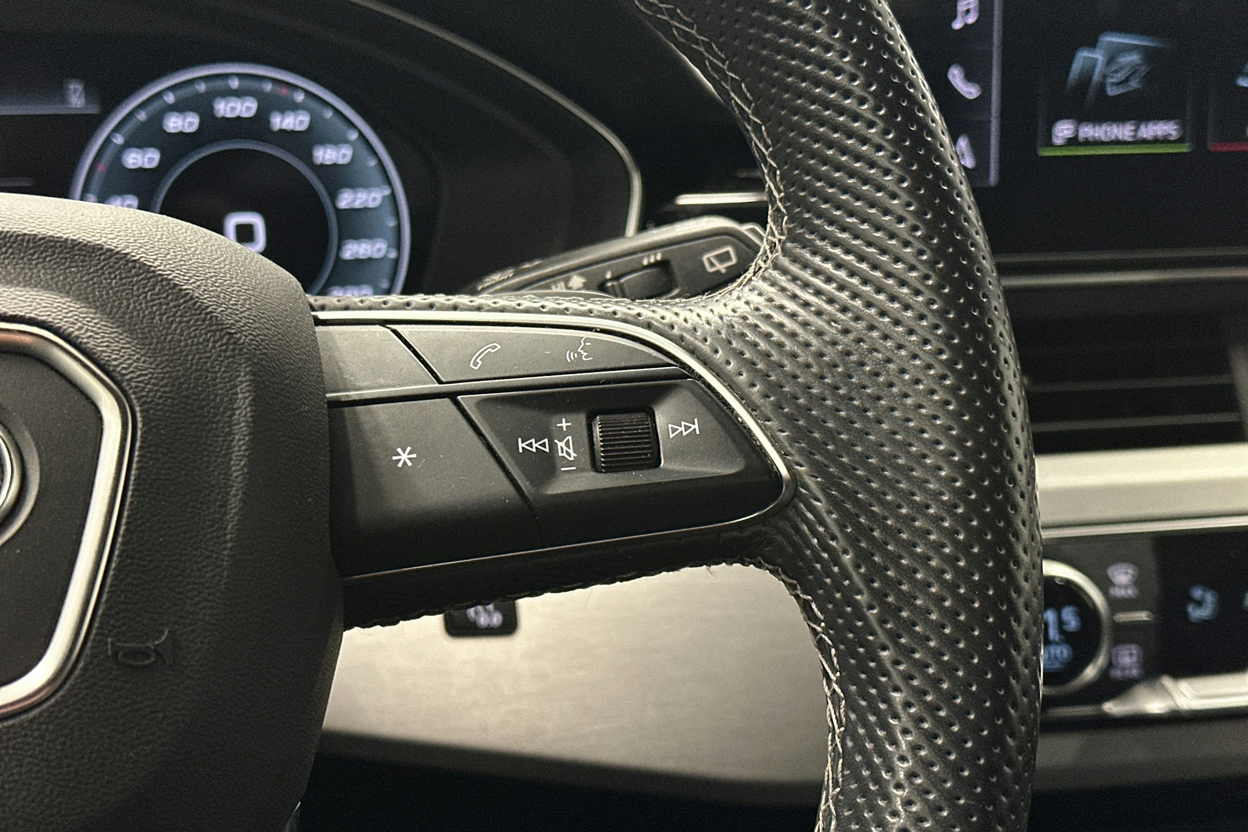 valkoinen Audi A4 2021 kuva 21.