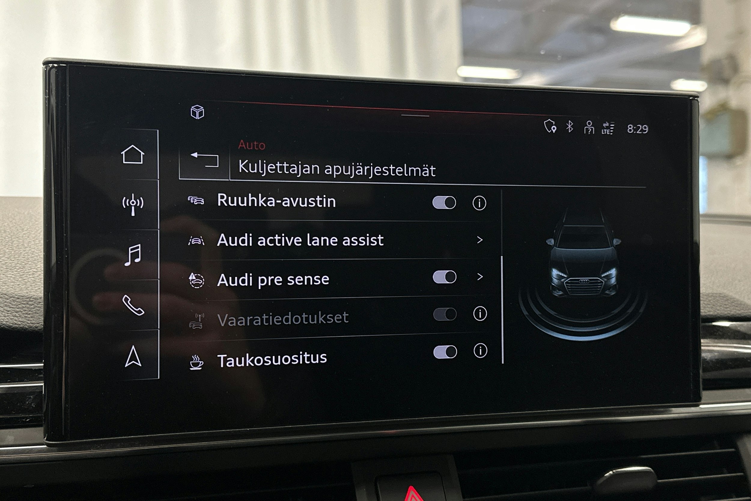 valkoinen Audi A4 2021 kuva 27.