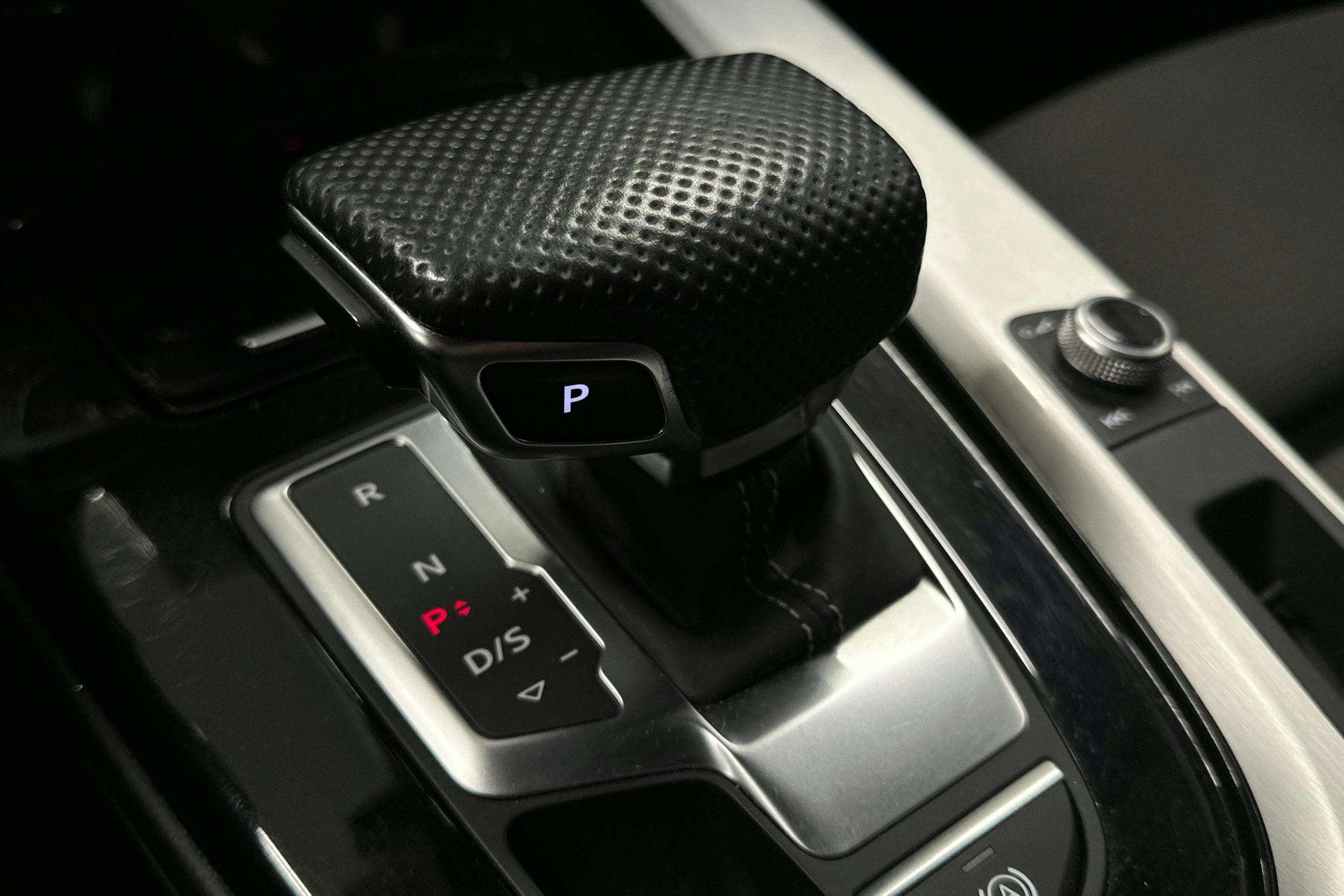 valkoinen Audi A4 2021 kuva 30.