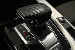 valkoinen Audi A4 2021 kuva 30.