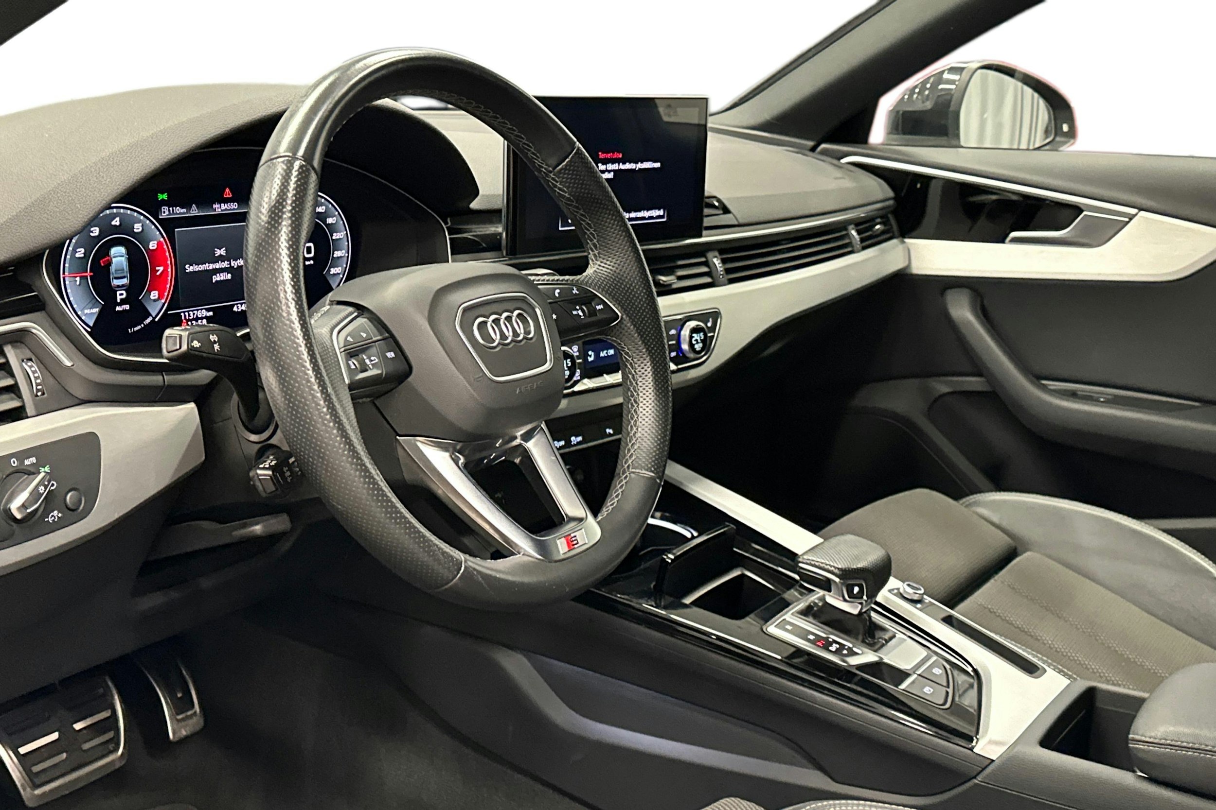 musta Audi A4 2021 kuva 7.