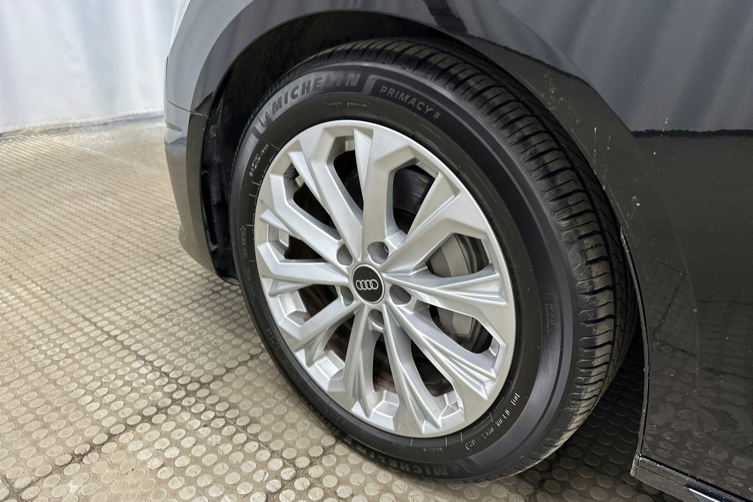 musta Audi A4 2021 kuva 11.
