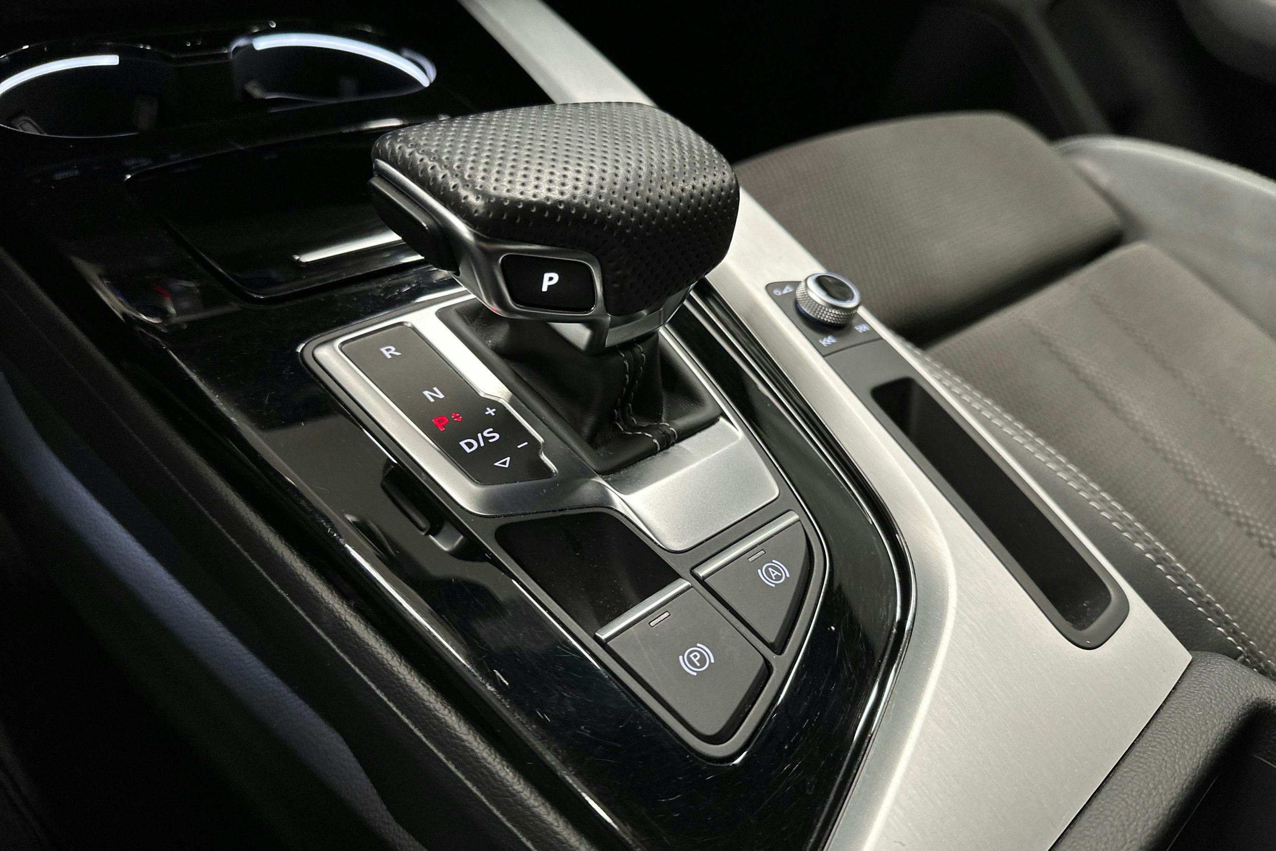 musta Audi A4 2021 kuva 22.