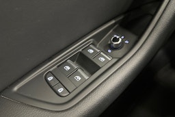 musta Audi A4 2021 kuva 23.