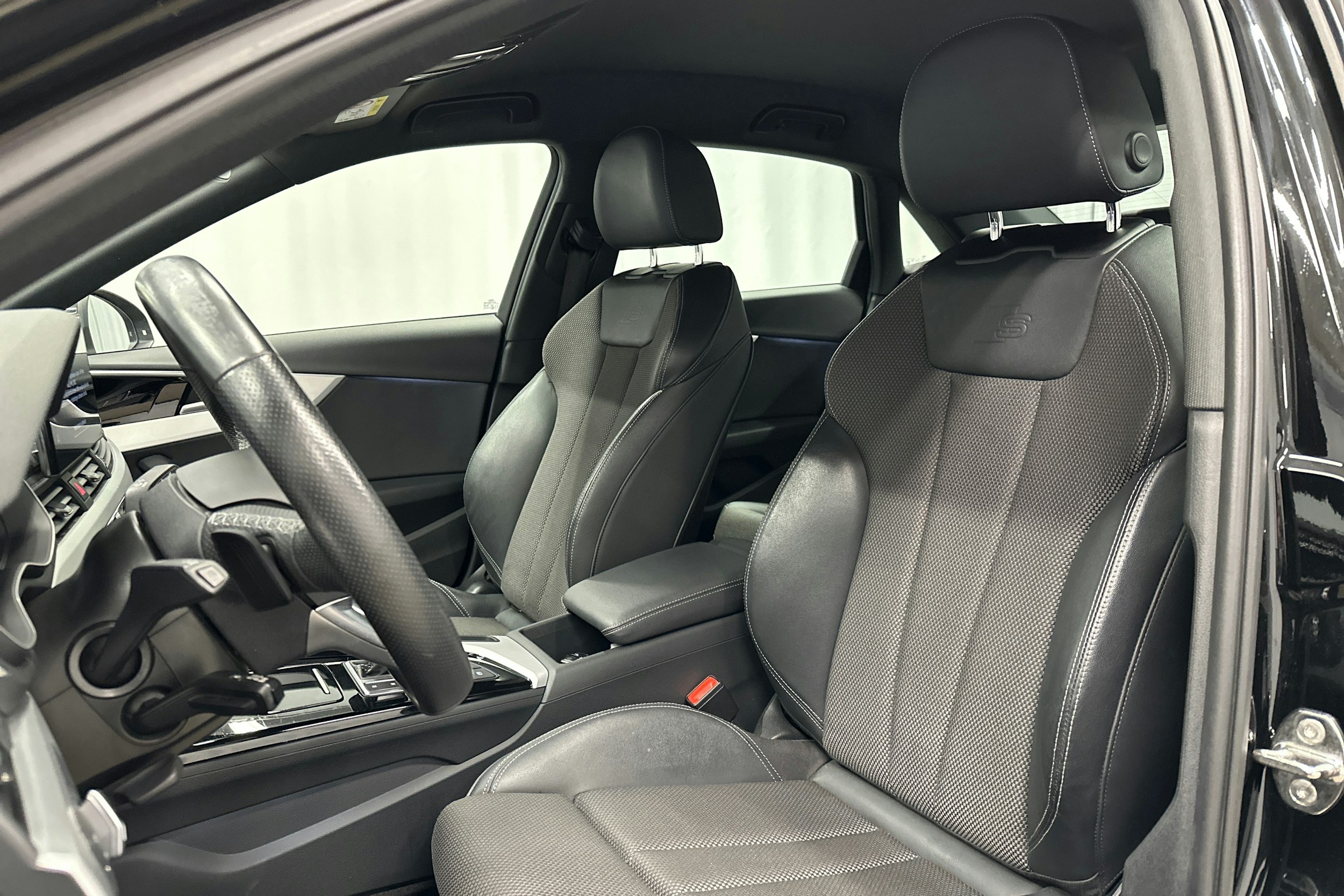 musta Audi A4 2021 kuva 24.