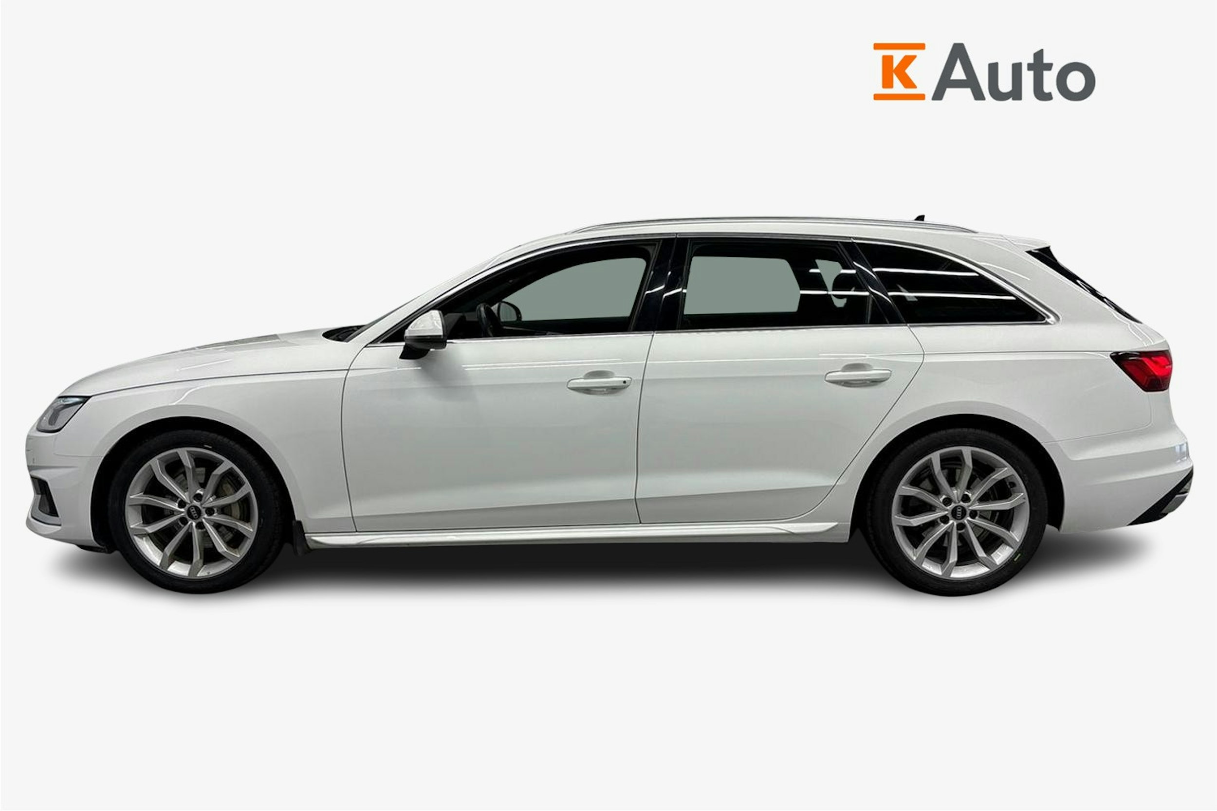 valkoinen Audi A4 2021 kuva 6.