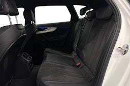 valkoinen Audi A4 2021 kuva 10.