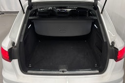 valkoinen Audi A4 2021 kuva 16.