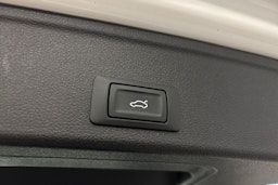 valkoinen Audi A4 2021 kuva 17.