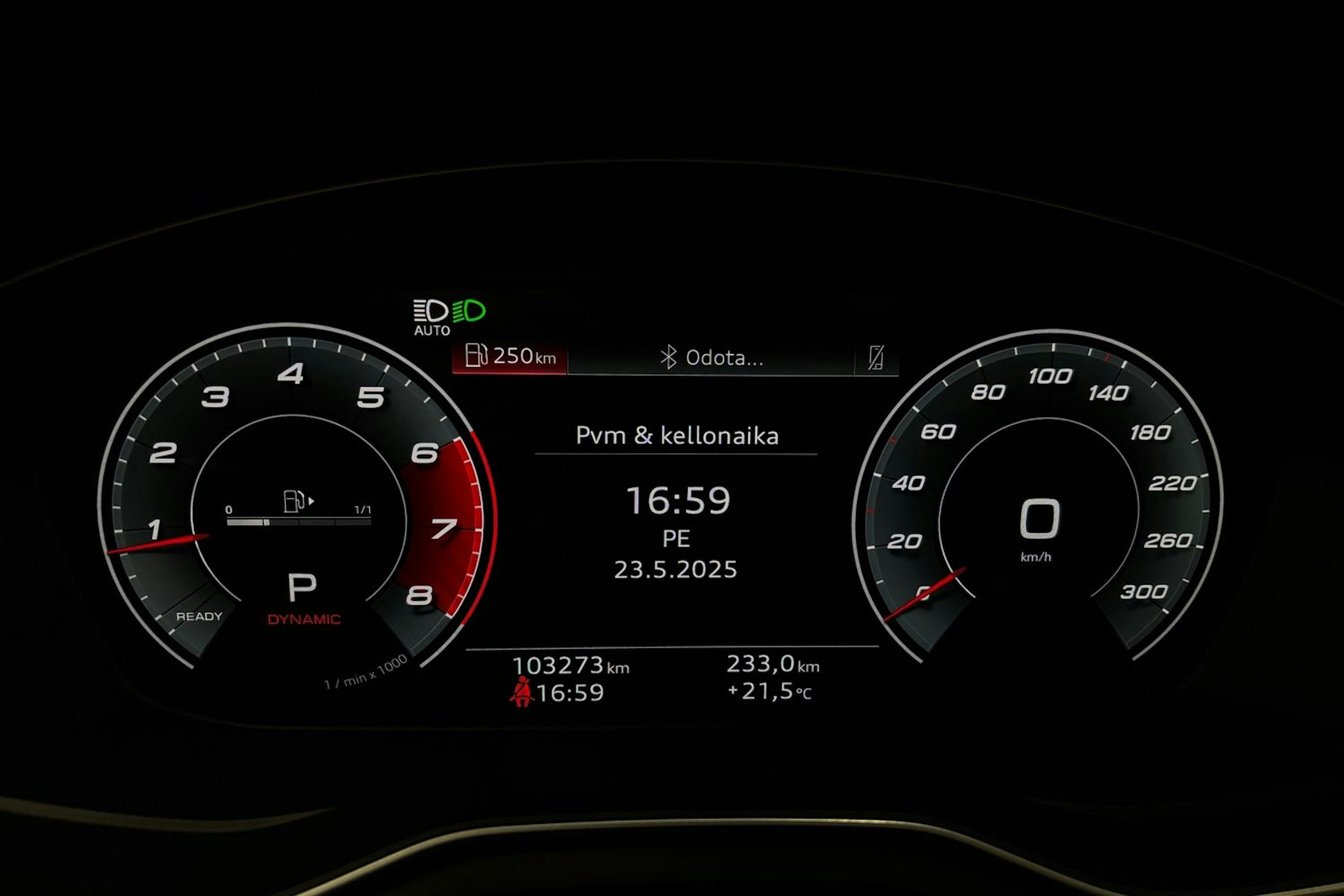 valkoinen Audi A4 2021 kuva 21.