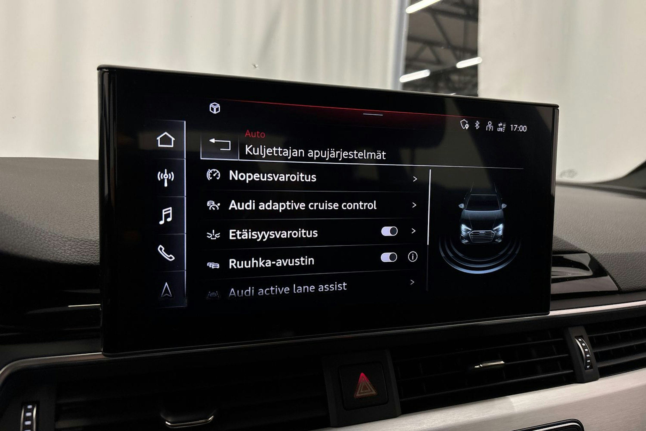 valkoinen Audi A4 2021 kuva 26.