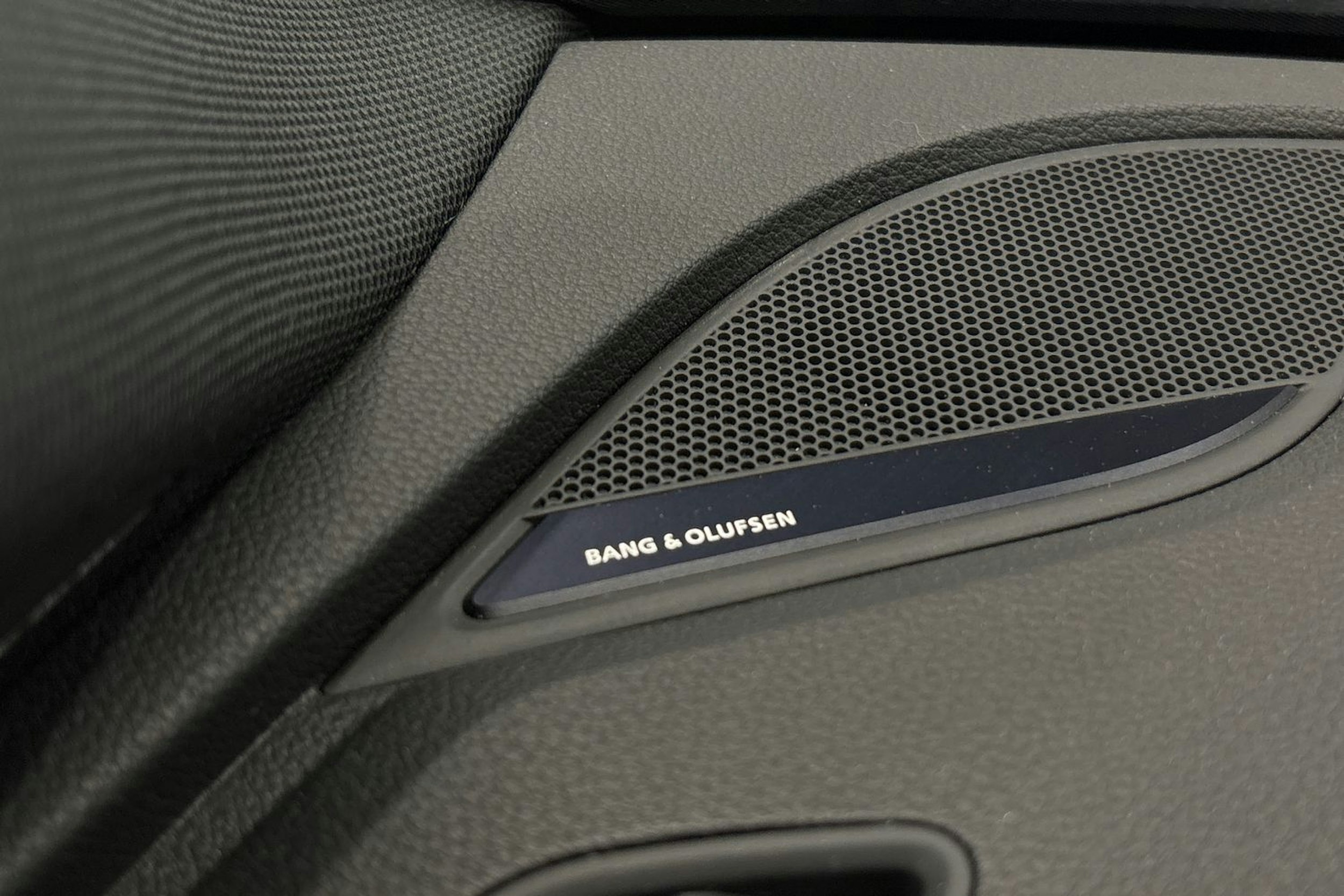 valkoinen Audi A4 2021 kuva 31.