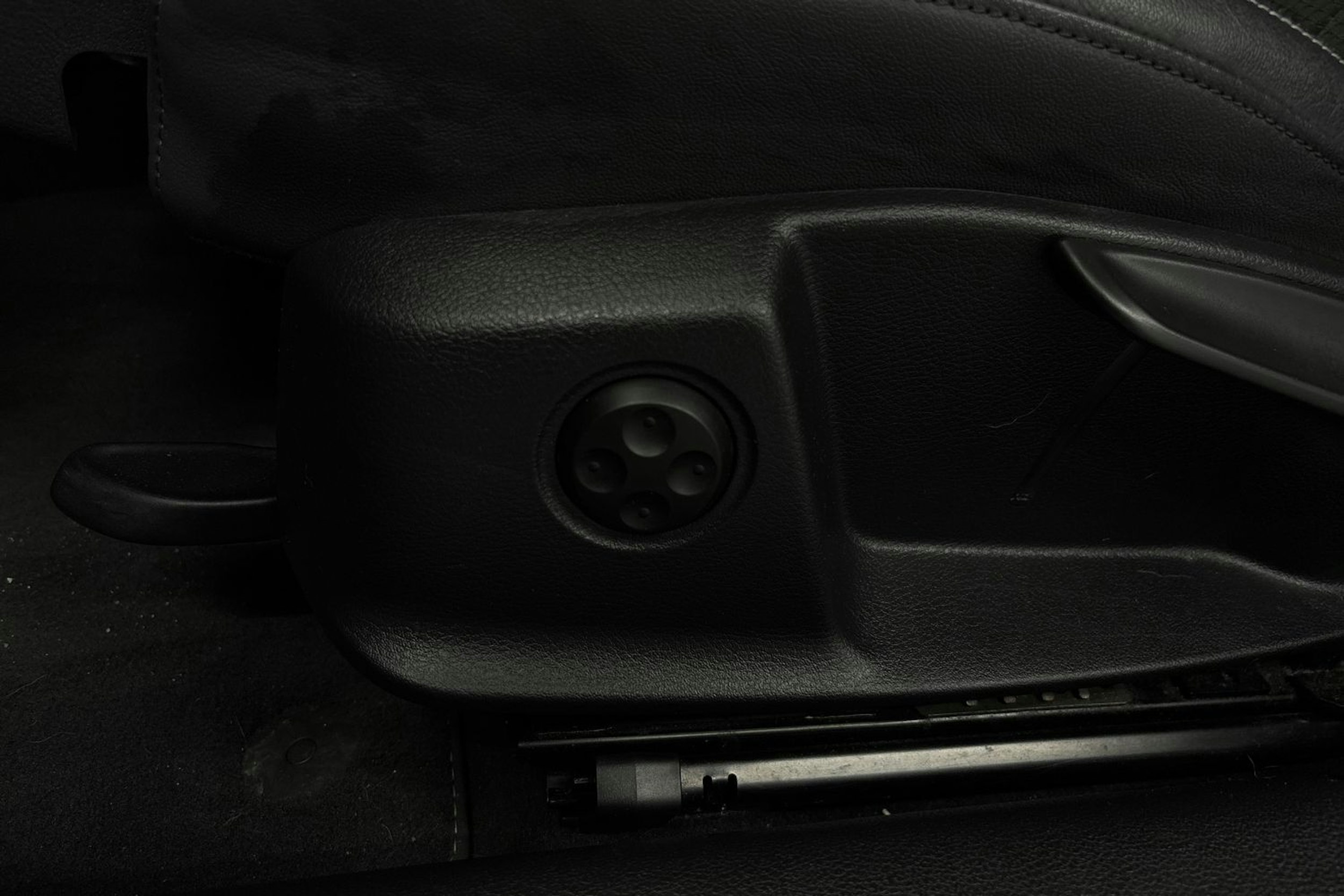 valkoinen Audi A4 2021 kuva 32.