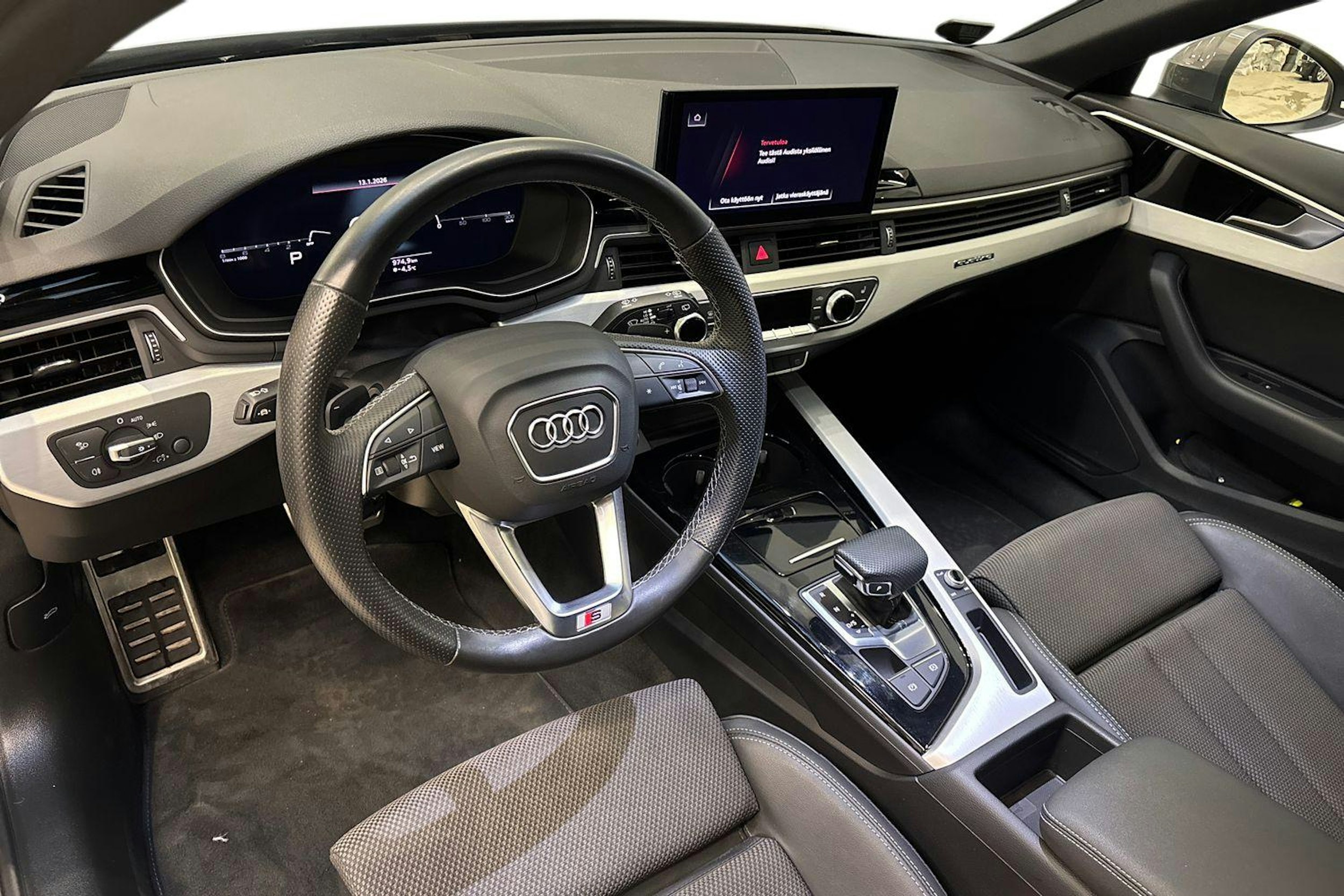 harmaa Audi A4 2021 kuva 7.