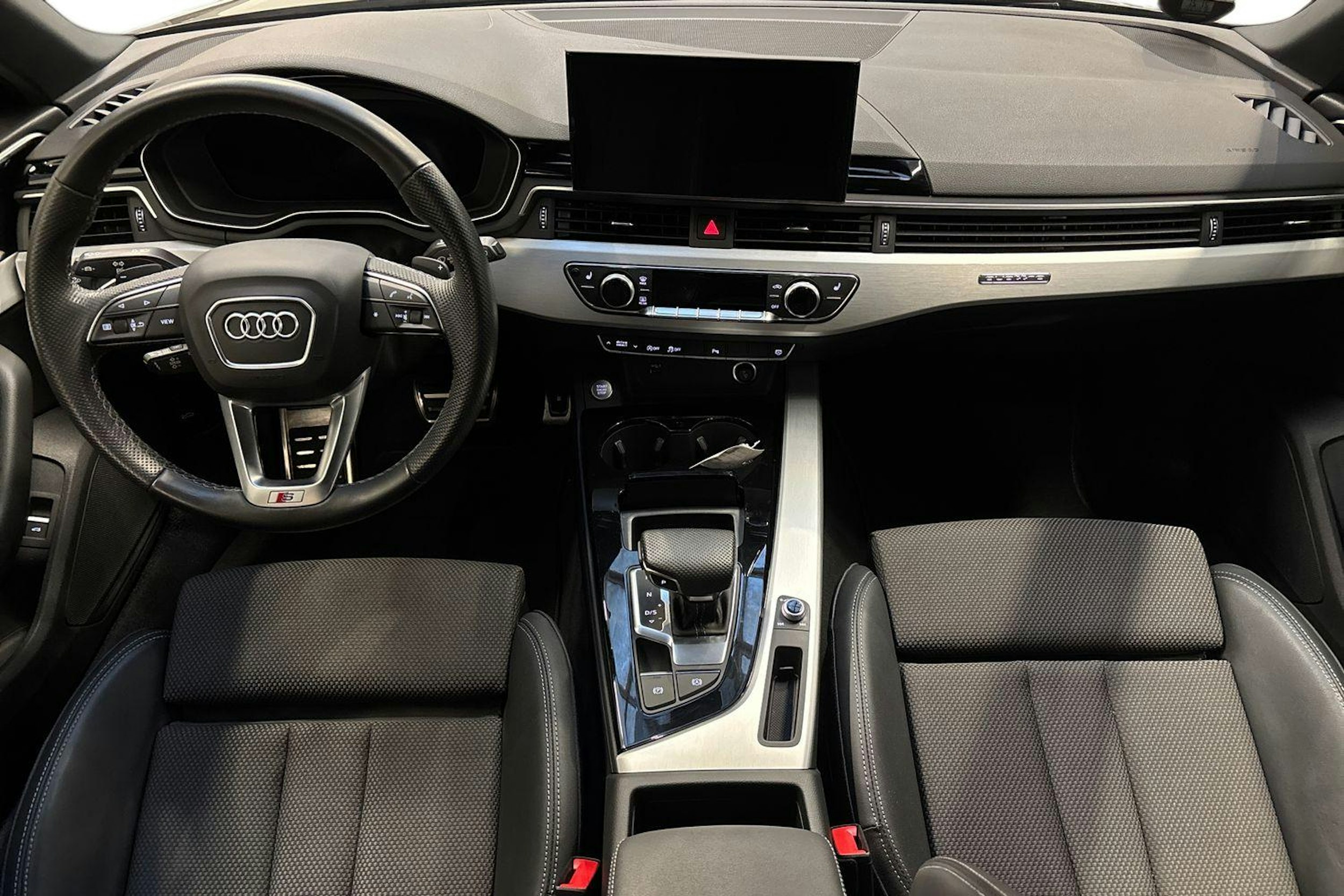 harmaa Audi A4 2021 kuva 9.