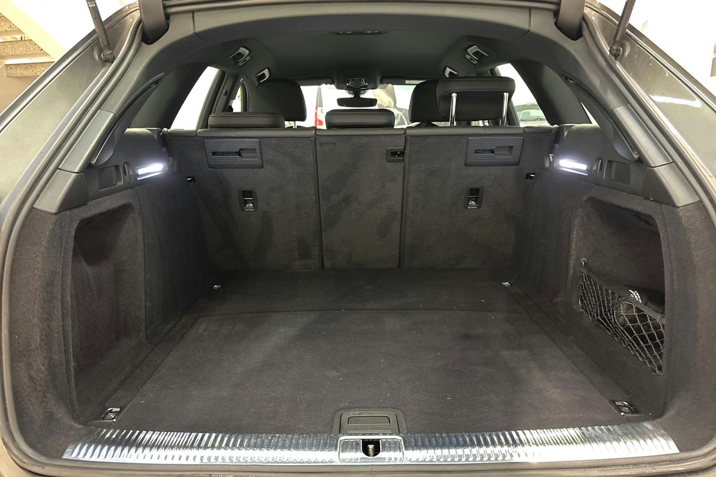 harmaa Audi A4 2021 kuva 16.