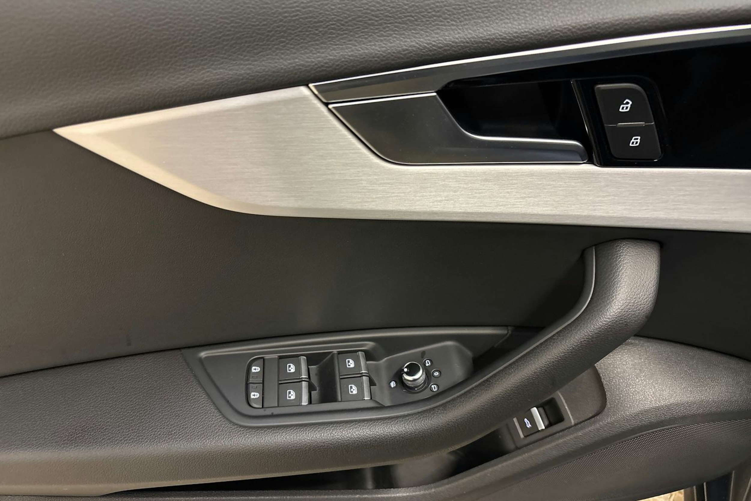 harmaa Audi A4 2021 kuva 17.